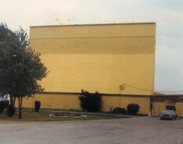 Pontiac Drive-In Theatre - SCREEN 1977 FROM GREG MCGLONE